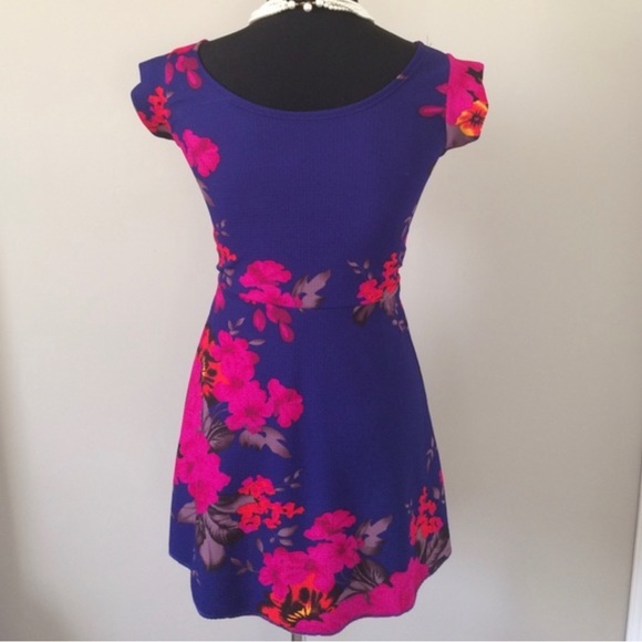 Floral dress - Picture 3 of 4